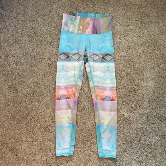 Teeki Feather Yoga Pant - Excellent almost new Condition (only worn twice). - Picture 2 of 4
